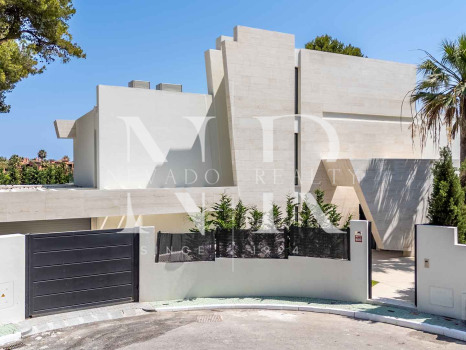 Villa for sale in Los Monteros Playa, Marbella