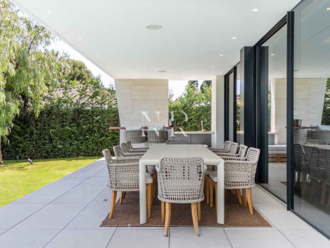 Villa for sale in Los Monteros Playa, Marbella