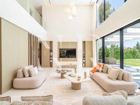 Villa for sale in Los Monteros Playa, Marbella