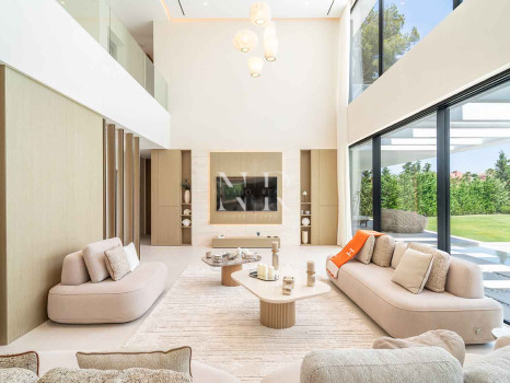 Villa for sale in Los Monteros Playa, Marbella