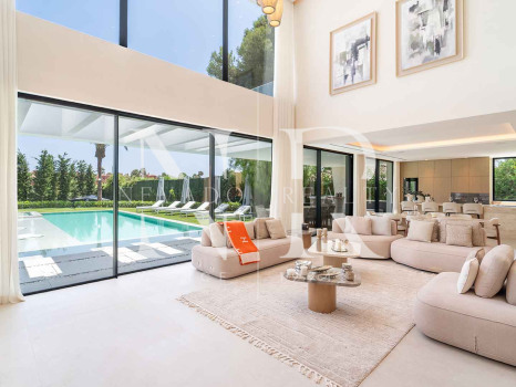 Villa for sale in Los Monteros Playa, Marbella