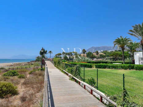 Villa for sale in Los Monteros Playa, Marbella