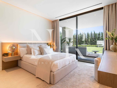 Villa for sale in Los Monteros Playa, Marbella