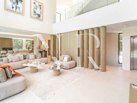 Villa for sale in Los Monteros Playa, Marbella