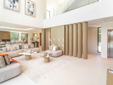 Villa for sale in Los Monteros Playa, Marbella