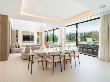 Villa for sale in Los Monteros Playa, Marbella