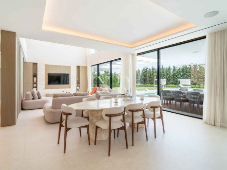 Villa for sale in Los Monteros Playa, Marbella