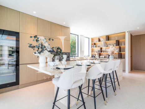 Villa for sale in Los Monteros Playa, Marbella