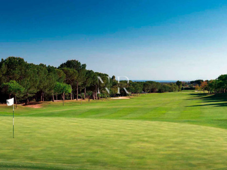 Apartment with views of La Quinta Golf & Country Club, Benahavís, for sale