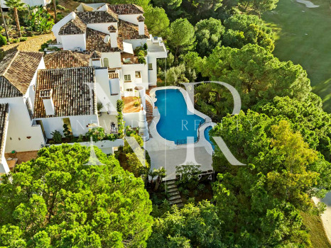 Apartamento con vistas a La Quinta Golf & Country Club, Benahavís, en venta