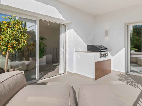 Apartment with views of La Quinta Golf & Country Club, Benahavís, for sale