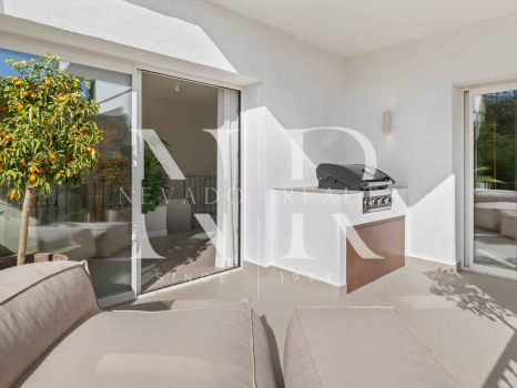 Apartamento con vistas a La Quinta Golf & Country Club, Benahavís, en venta