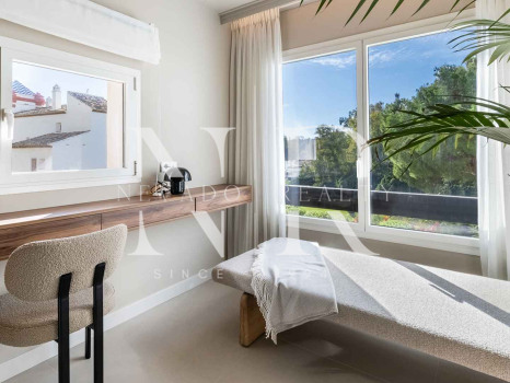Apartamento con vistas a La Quinta Golf & Country Club, Benahavís, en venta
