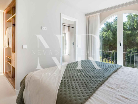 Apartamento con vistas a La Quinta Golf & Country Club, Benahavís, en venta