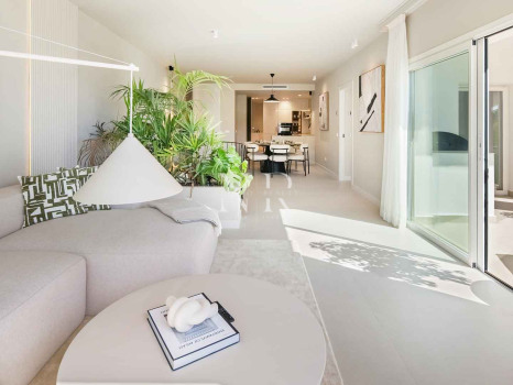 Apartment with views of La Quinta Golf & Country Club, Benahavís, for sale