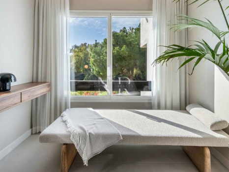 Apartment with views of La Quinta Golf & Country Club, Benahavís, for sale