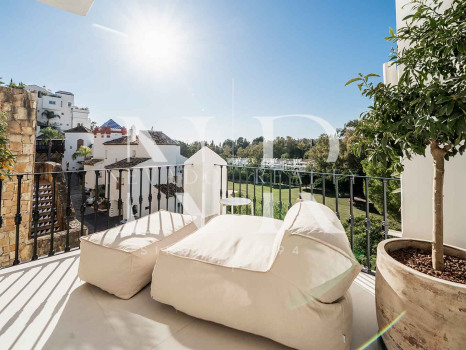 Apartamento con vistas a La Quinta Golf & Country Club, Benahavís, en venta