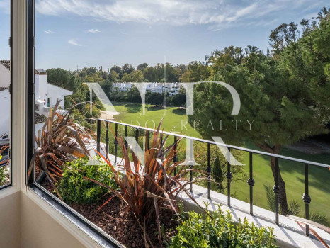 Apartamento con vistas a La Quinta Golf & Country Club, Benahavís, en venta
