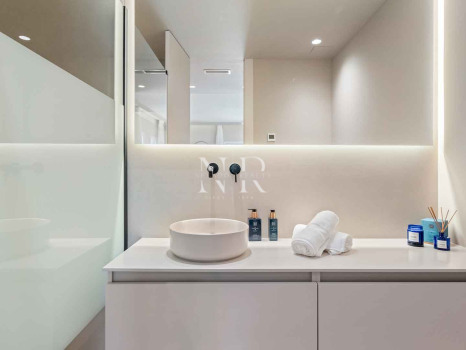 Apartment with views of La Quinta Golf & Country Club, Benahavís, for sale