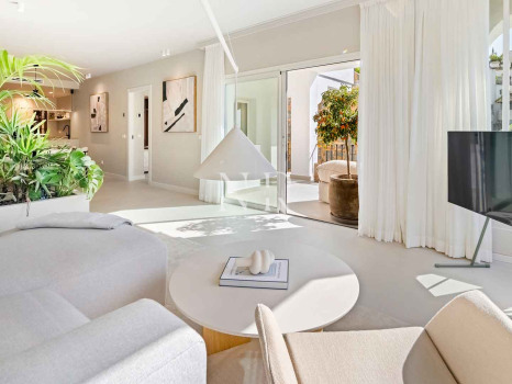 Apartment with views of La Quinta Golf & Country Club, Benahavís, for sale