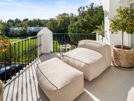 Apartment with views of La Quinta Golf & Country Club, Benahavís, for sale
