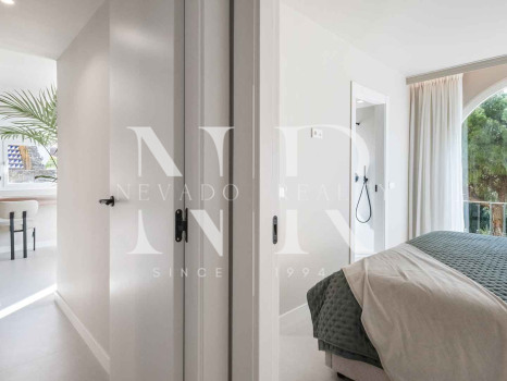 Apartamento con vistas a La Quinta Golf & Country Club, Benahavís, en venta