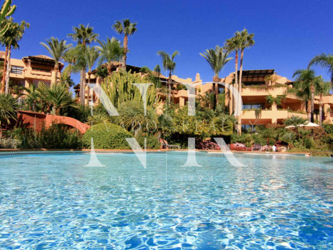 Apartamento con vistas al mar en Mansion Club, Marbella en venta