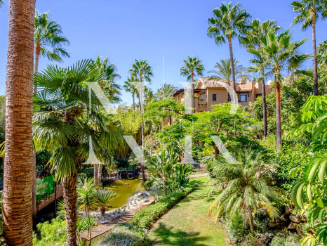 Apartamento con vistas al mar en Mansion Club, Marbella en venta