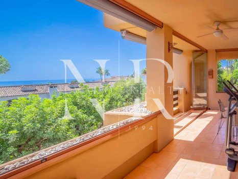 Apartamento con vistas al mar en Mansion Club, Marbella en venta