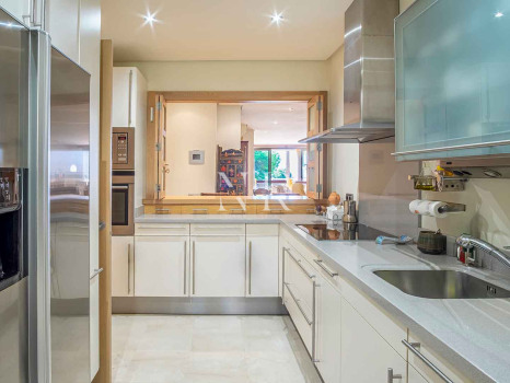 Appartement avec vue sur la mer à vendre à Mansion Club, Marbella
