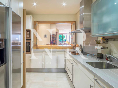 Apartamento con vistas al mar en Mansion Club, Marbella en venta