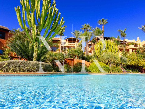 Apartamento con vistas al mar en Mansion Club, Marbella en venta