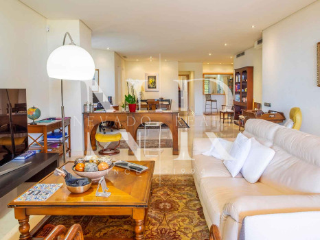 Apartamento con vistas al mar en Mansion Club, Marbella en venta