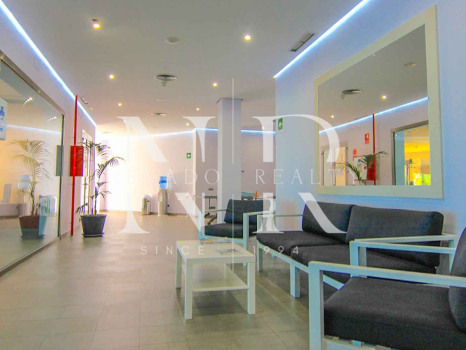 Apartamento con vistas al mar en Mansion Club, Marbella en venta
