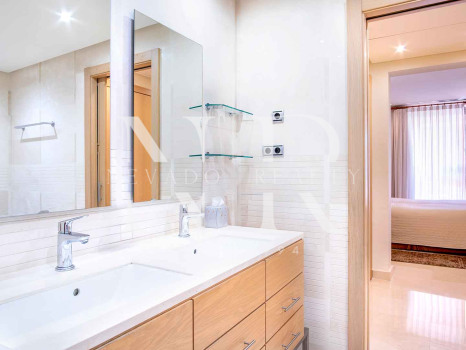 Apartamento con vistas al mar en Mansion Club, Marbella en venta