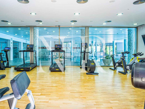 Apartamento con vistas al mar en Mansion Club, Marbella en venta