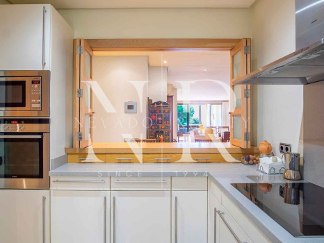 Apartamento con vistas al mar en Mansion Club, Marbella en venta