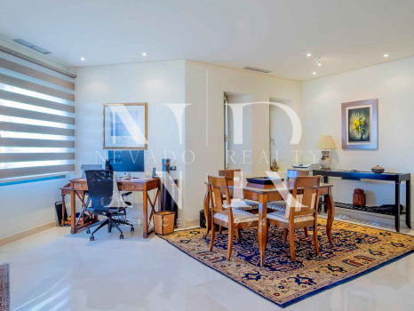 Apartamento con vistas al mar en Mansion Club, Marbella en venta