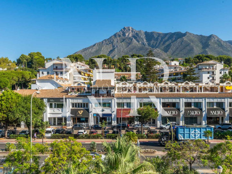 Ático completamente reformado en Urbanización Las Cañas Beach.