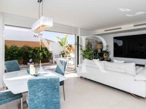 Ático completamente reformado en Urbanización Las Cañas Beach.