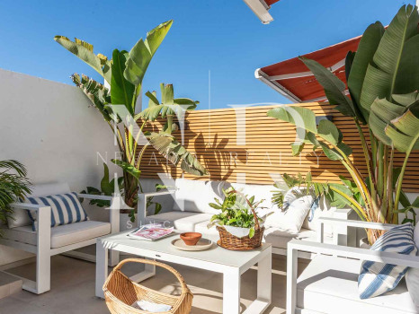Ático completamente reformado en Urbanización Las Cañas Beach.
