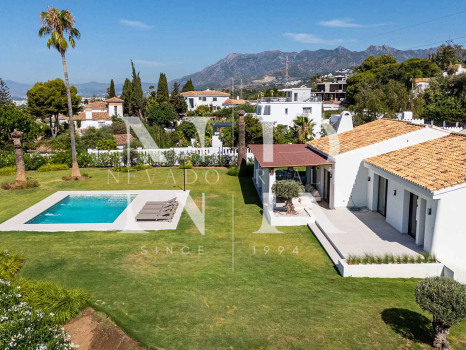 Villa con vistas al mar en El Rosario, Marbella en venta