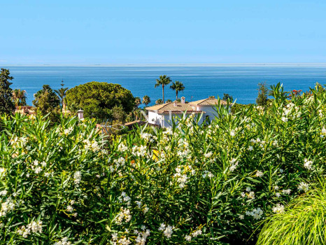 Villa con vistas al mar en El Rosario, Marbella en venta