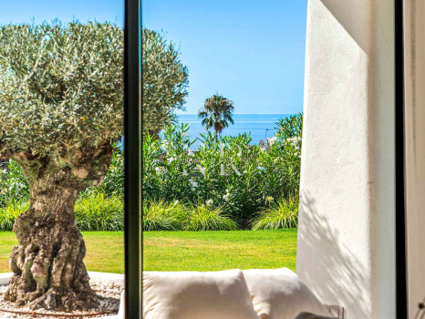 Villa con vistas al mar en El Rosario, Marbella en venta