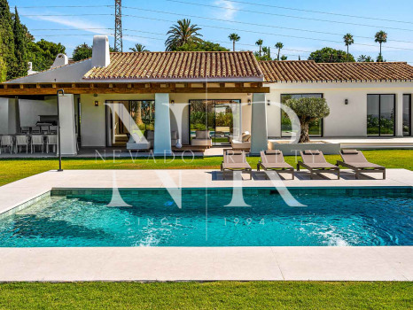 Villa con vistas al mar en El Rosario, Marbella en venta