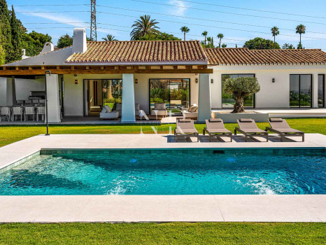 Villa con vistas al mar en El Rosario, Marbella en venta