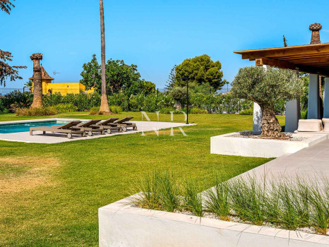 Villa con vistas al mar en El Rosario, Marbella en venta