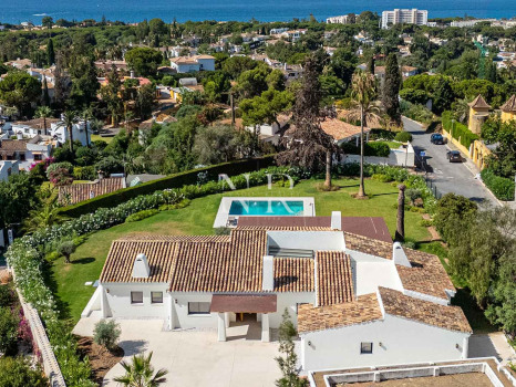 Villa con vistas al mar en El Rosario, Marbella en venta