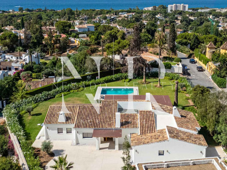 Villa con vistas al mar en El Rosario, Marbella en venta