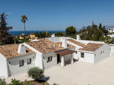 Villa con vistas al mar en El Rosario, Marbella en venta